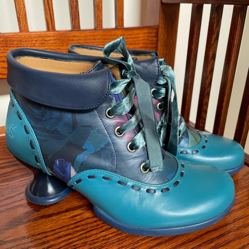 Authentic John Fluevog leather booties/shoes (Investigator), size 5.5